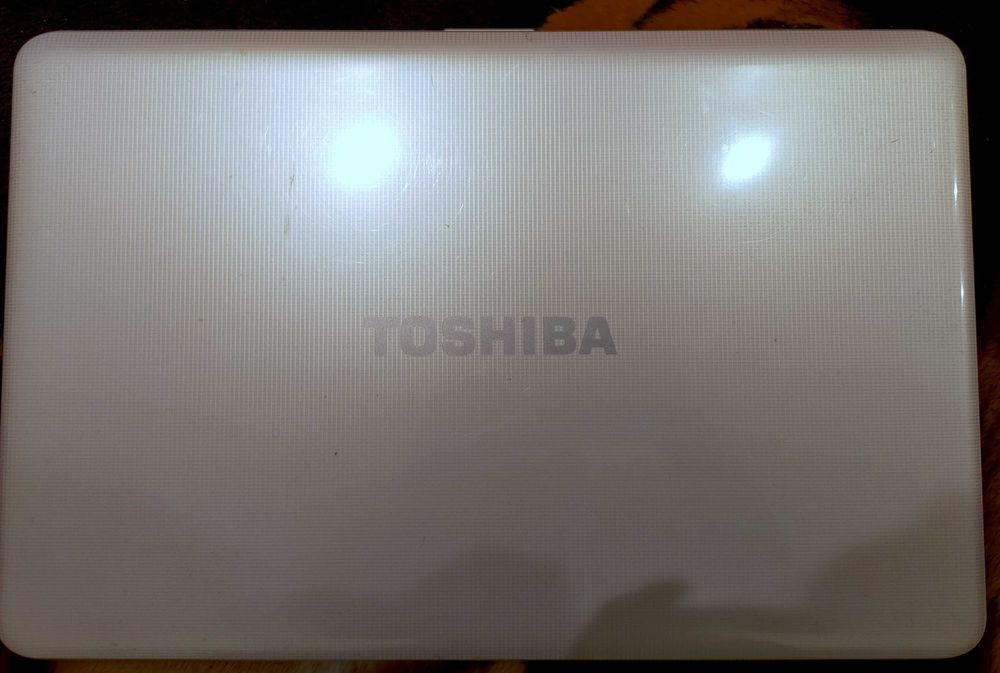 Sprzedam laptopa Toshiba Satellite L870-160.