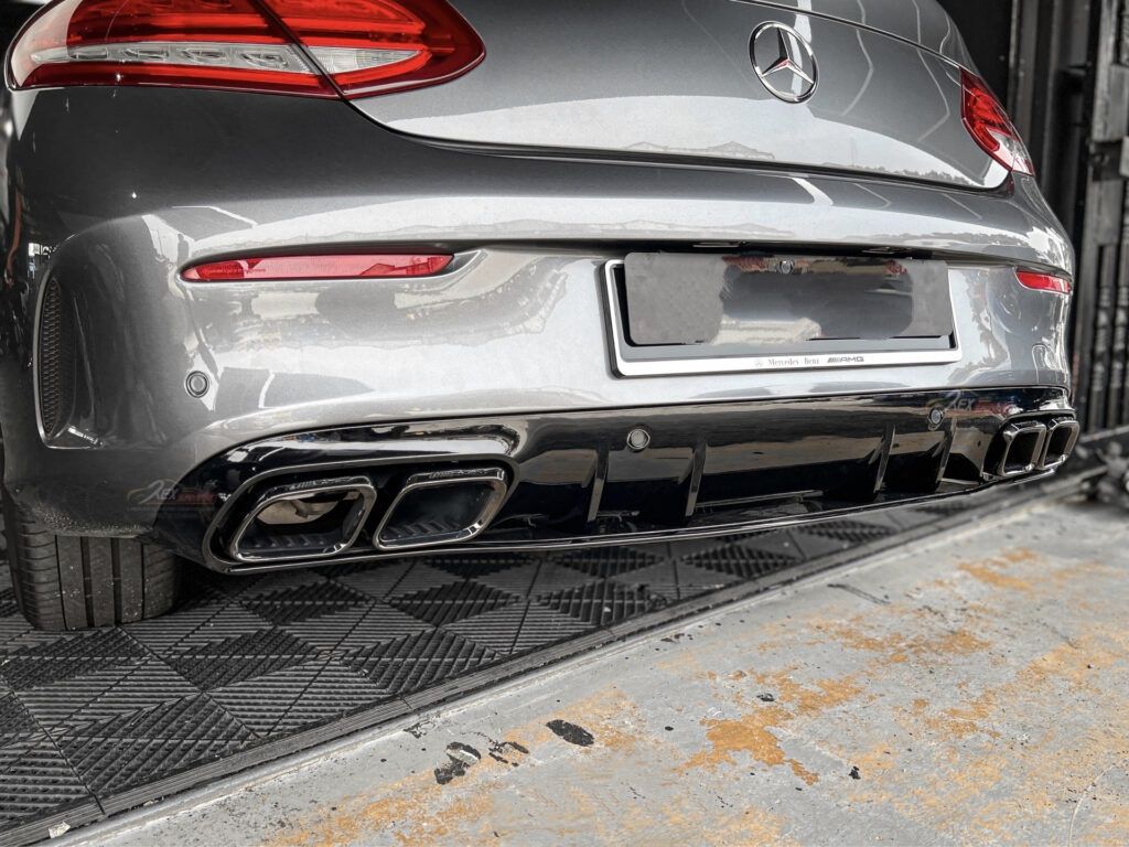 Mercedes W205 Coupe Dyfuzor Tylnego Zderzaka Splitter C63 Look Czarny