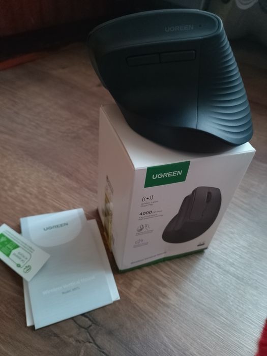 Ергономічна вертикальна бездротова миша UGREEN M571