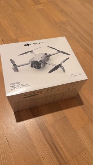 Dron DJI mini 4 Pro - fly more combo