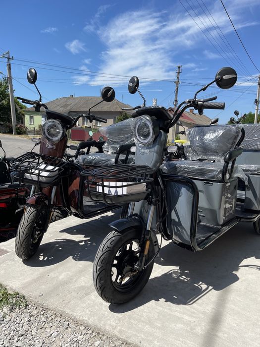 Доставка безкоштовна Трицикл Акумуляторний Corso forte їdemo