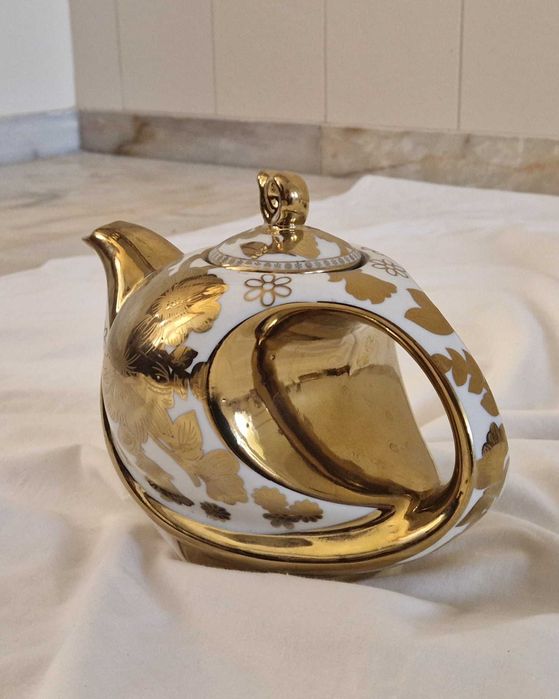 Conjunto de chá em bom estado