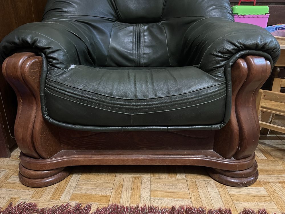 Кожаний диван та крісло