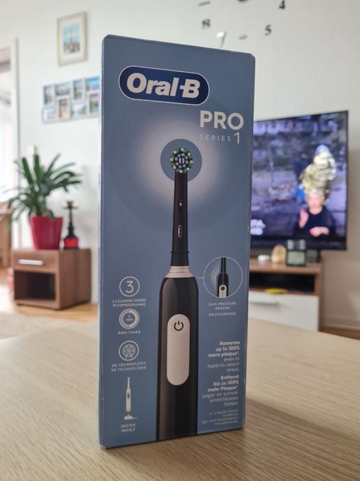 Електрична зубна щітка Oral-B Pro Series 1 нова запакована