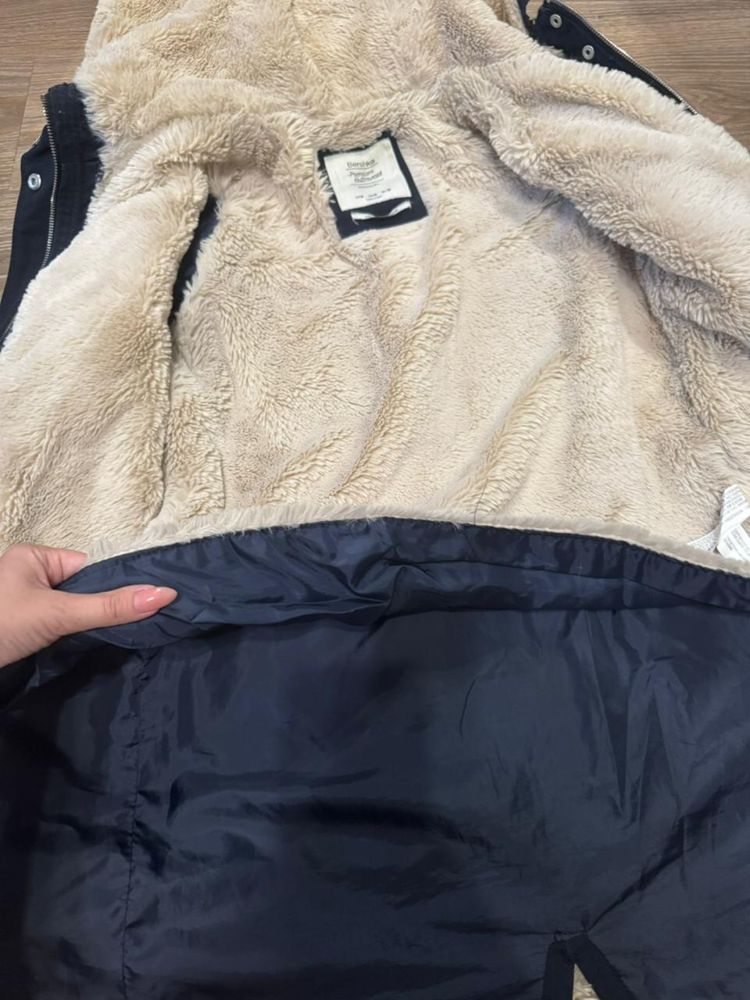 Продам куртку зимнюю bershka
