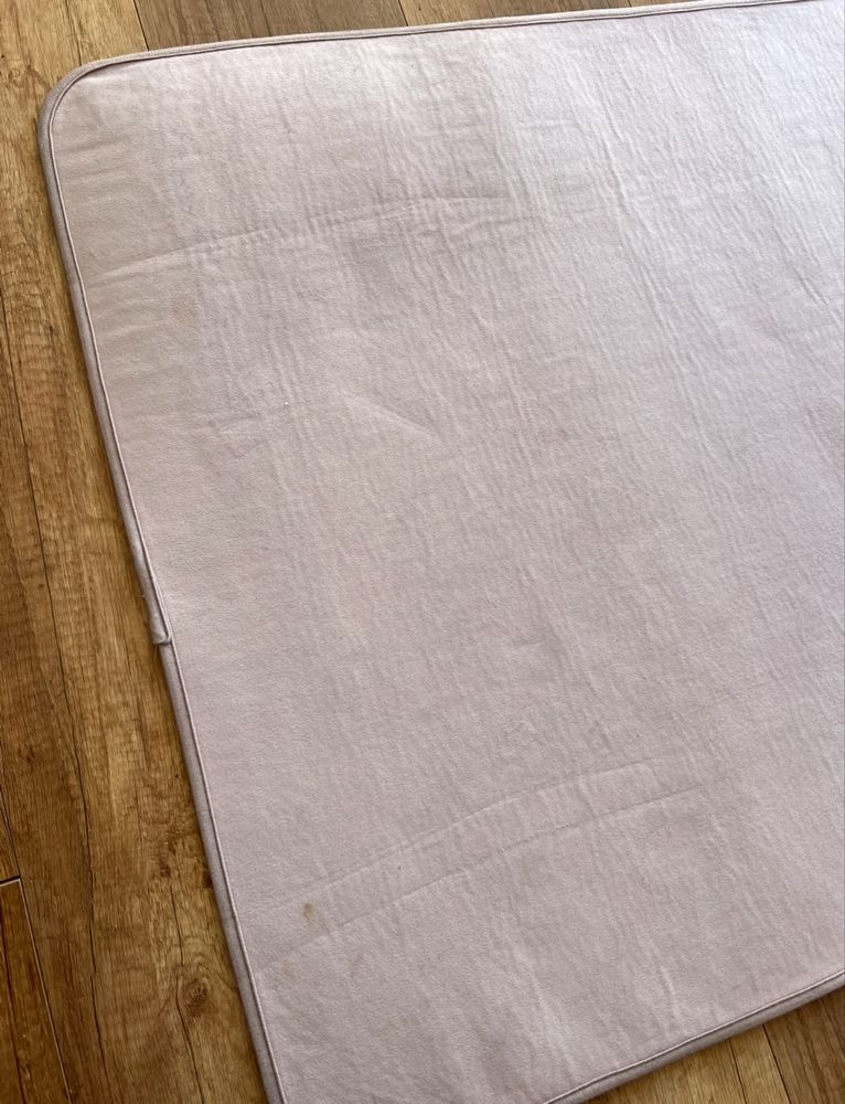 Antypoślizgowy dywanik pudrowy róż 70 cm x 120 cm