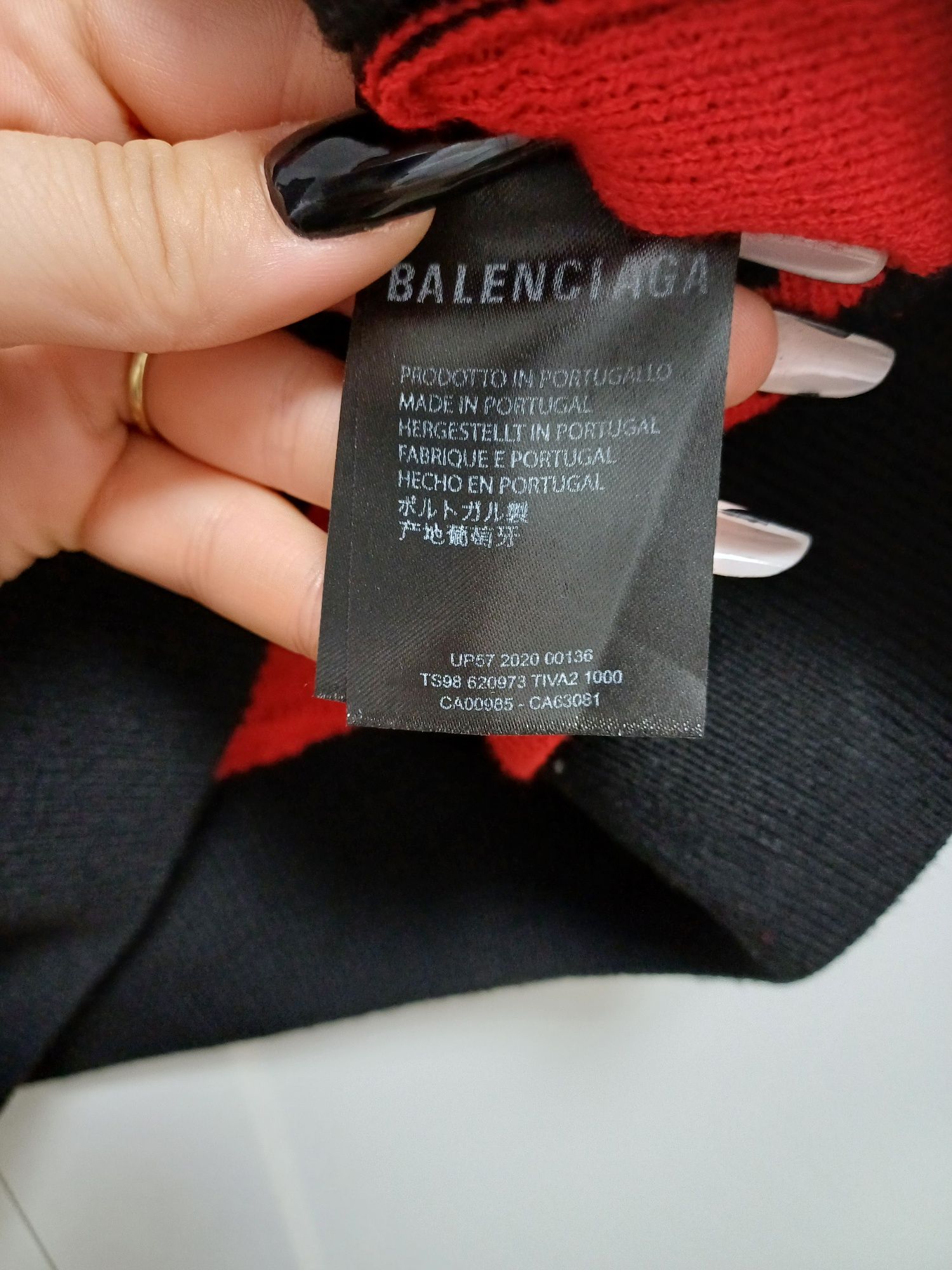 Nowy sweter Balenciaga