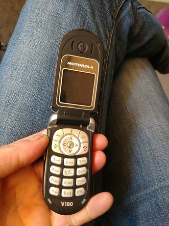 Motorola v180  .