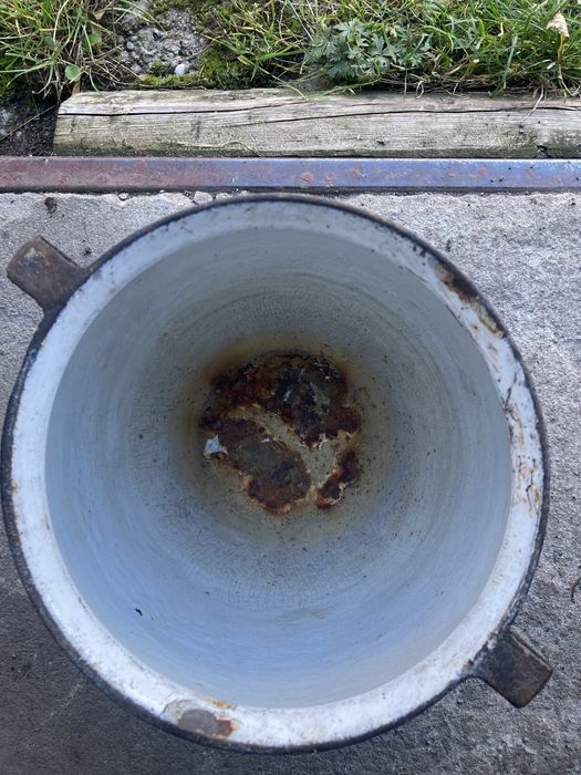 Garnek żeliwny zabytek