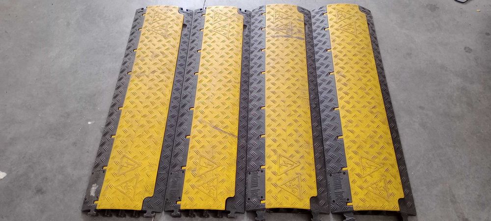 4x Rampa Passa Cabos Adam Hall