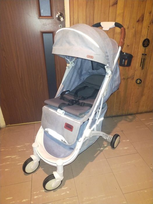 Lekki wózek  spacerowy fjessa skladany jedną ręką do samolotu