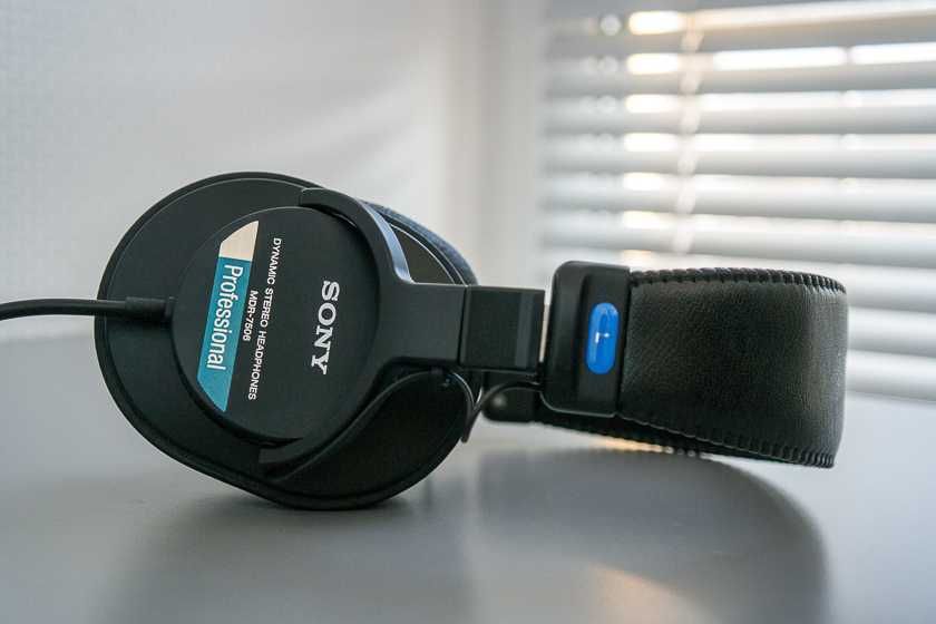Студійні моніторні навушники Sony Pro MDR-7506.