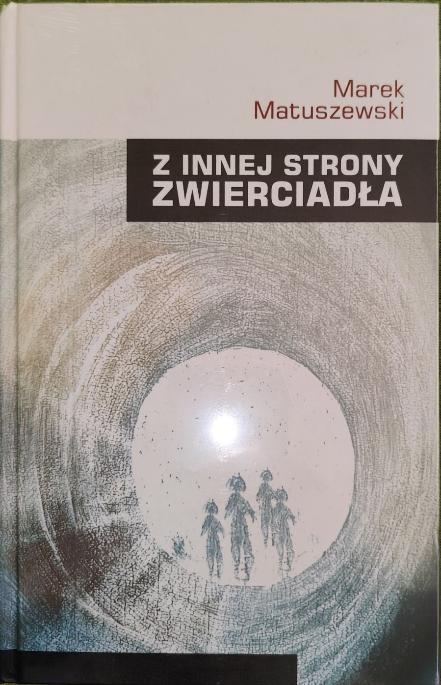 Powieść - Z innej strony zwierciadła - Marek Matuszewski