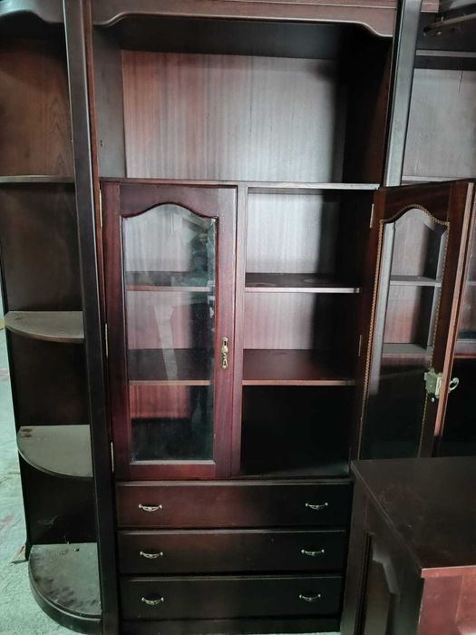 Móvel de sala -Bar com dois bancos