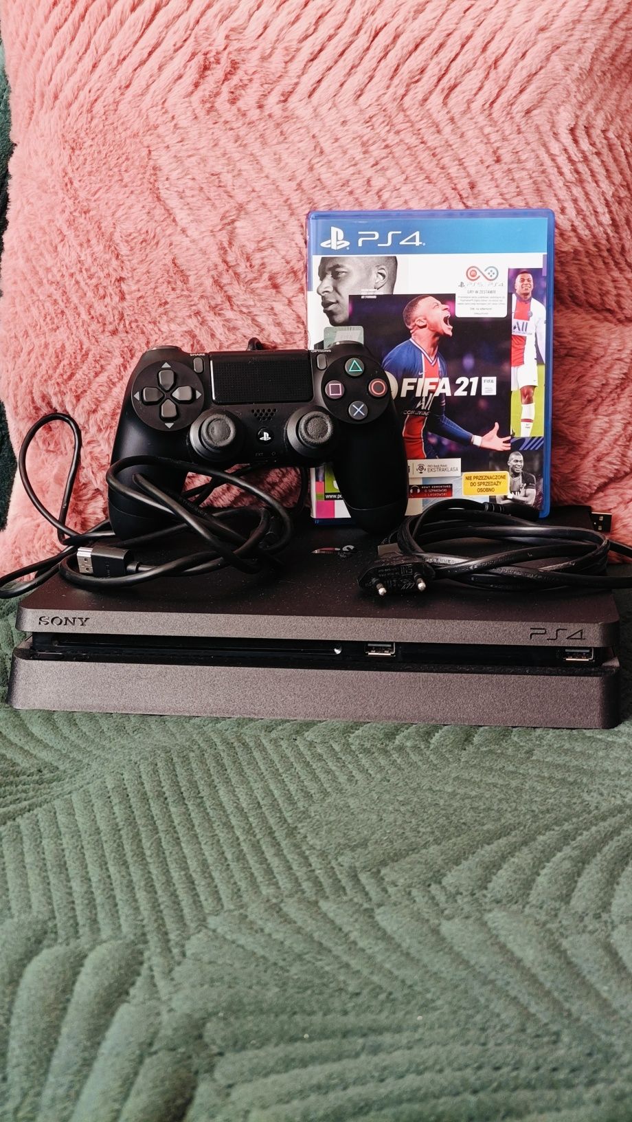 Sprzedam konsola PlayStation Sony 4 Slim 500 GB + pad + FIFA21