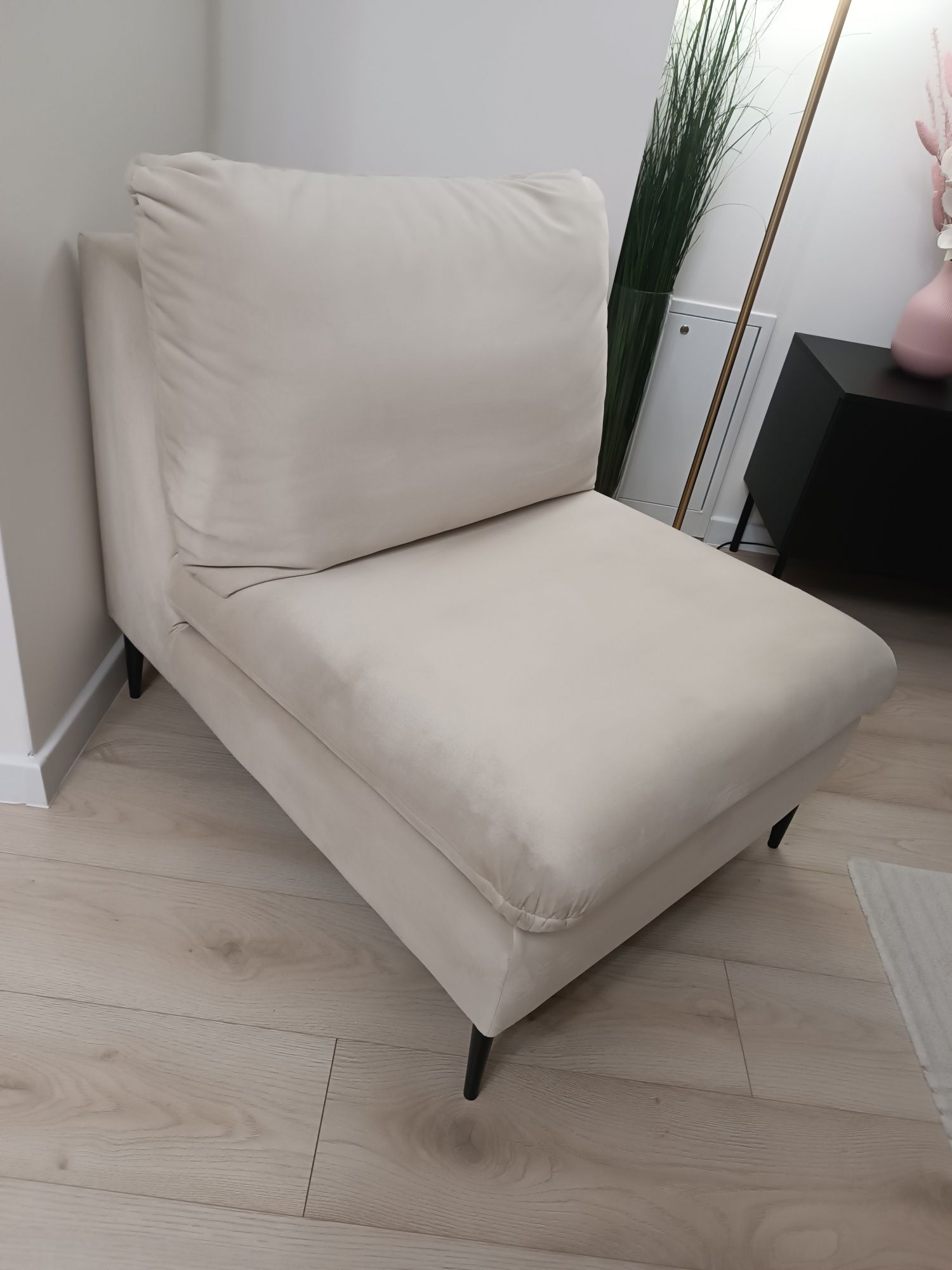Fotel lezanka sofa jednoosobowa szezlong bezowy welur