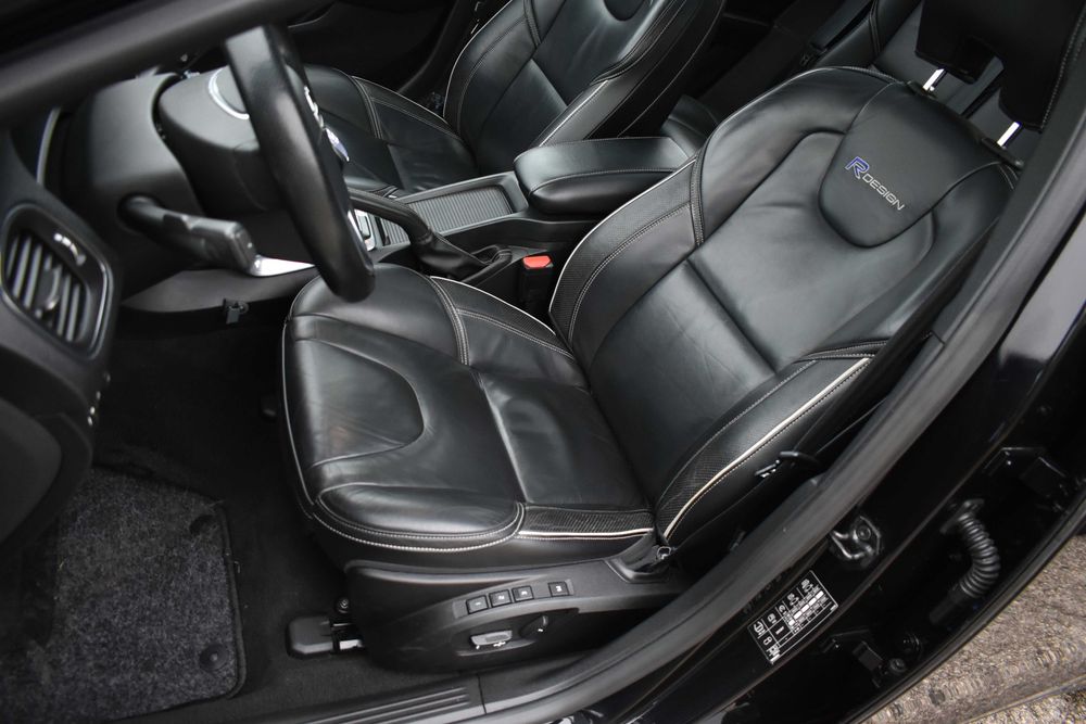 100% BEZWYPADKOWE Volvo V40 d2 R-design BiXenon Navi Kamera Panorama