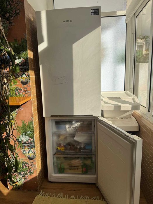 Frigorífico SAMSUNG a funcionar impecavelmente