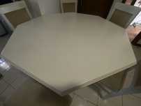 Mesa octogonal usada branca