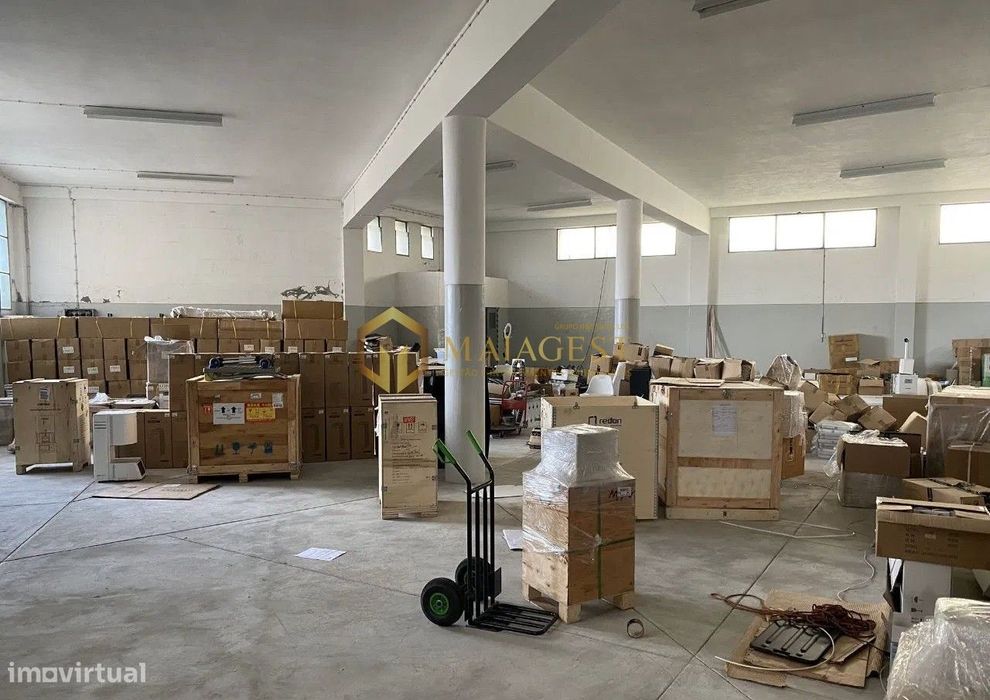 Armazém para alugar em Mafamude