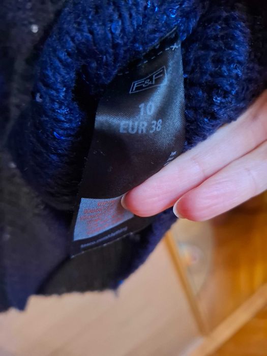 Sprzedam sweter granatowy z cekinami 38