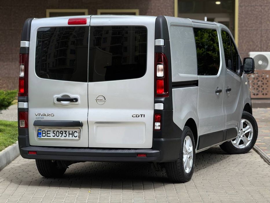 Продам Opel Vivaro Груз-пас 2015 року.