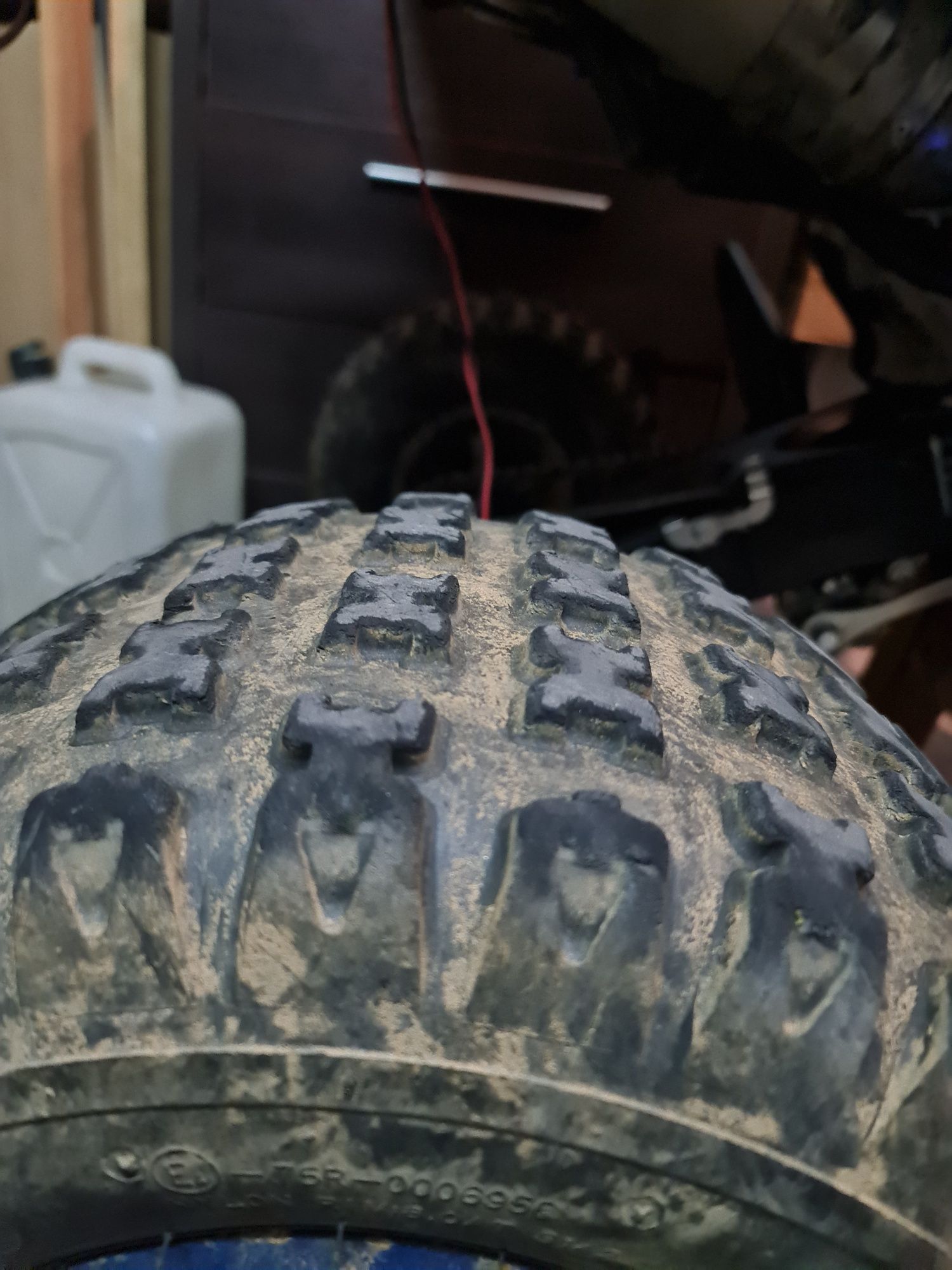 Vendo vários pneus para moto4