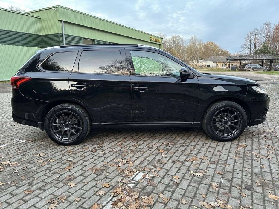 Mitsubishi Outlander PHEV 2016