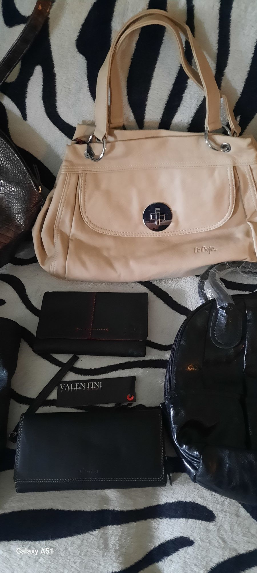 Фирменные сумки знаменитых брэндов LeeCooper,Valentino,портманэ,клатчи