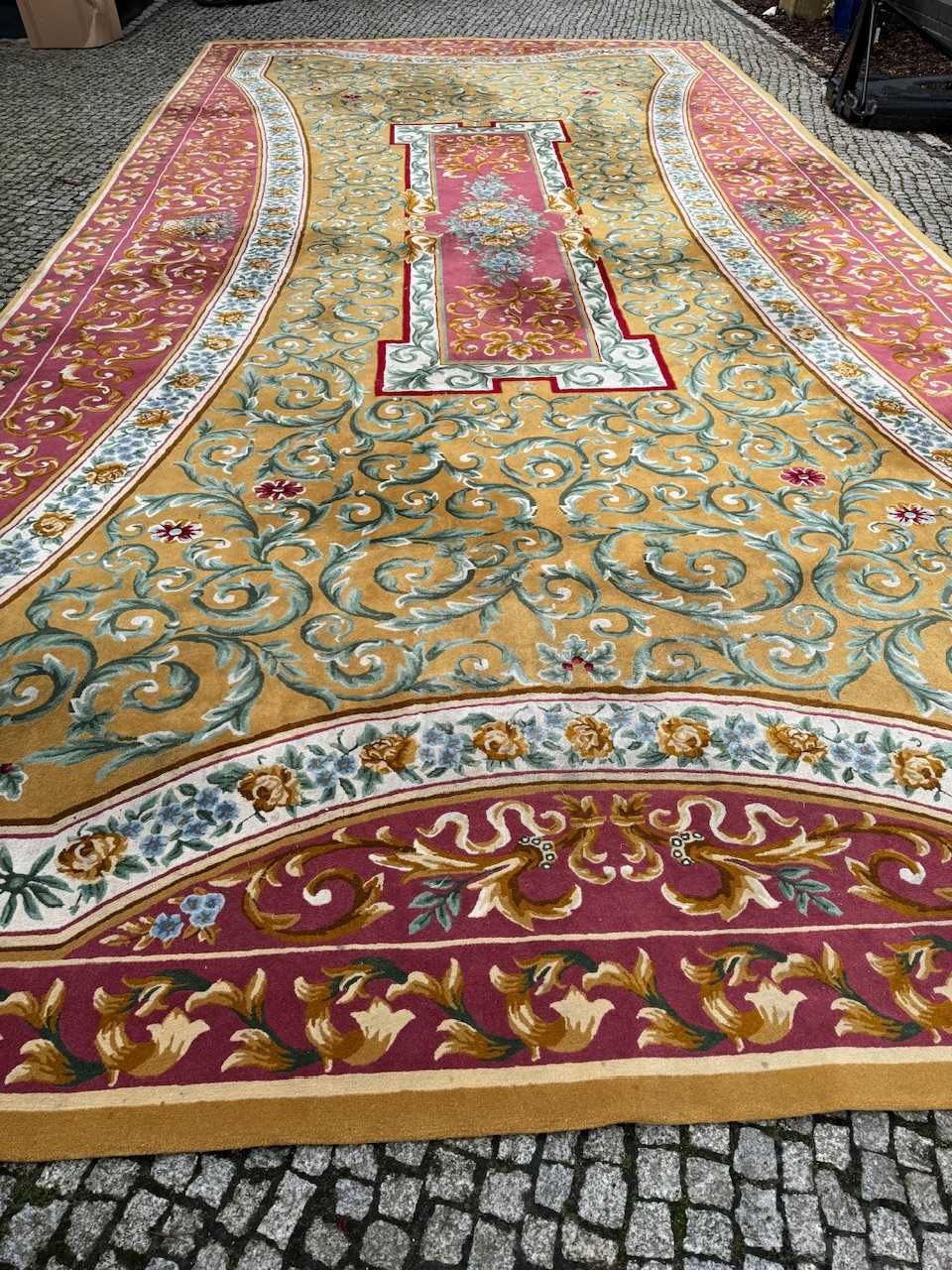 Największy w Polsce dywan wełniany  AUBUSSON 800x400 cm