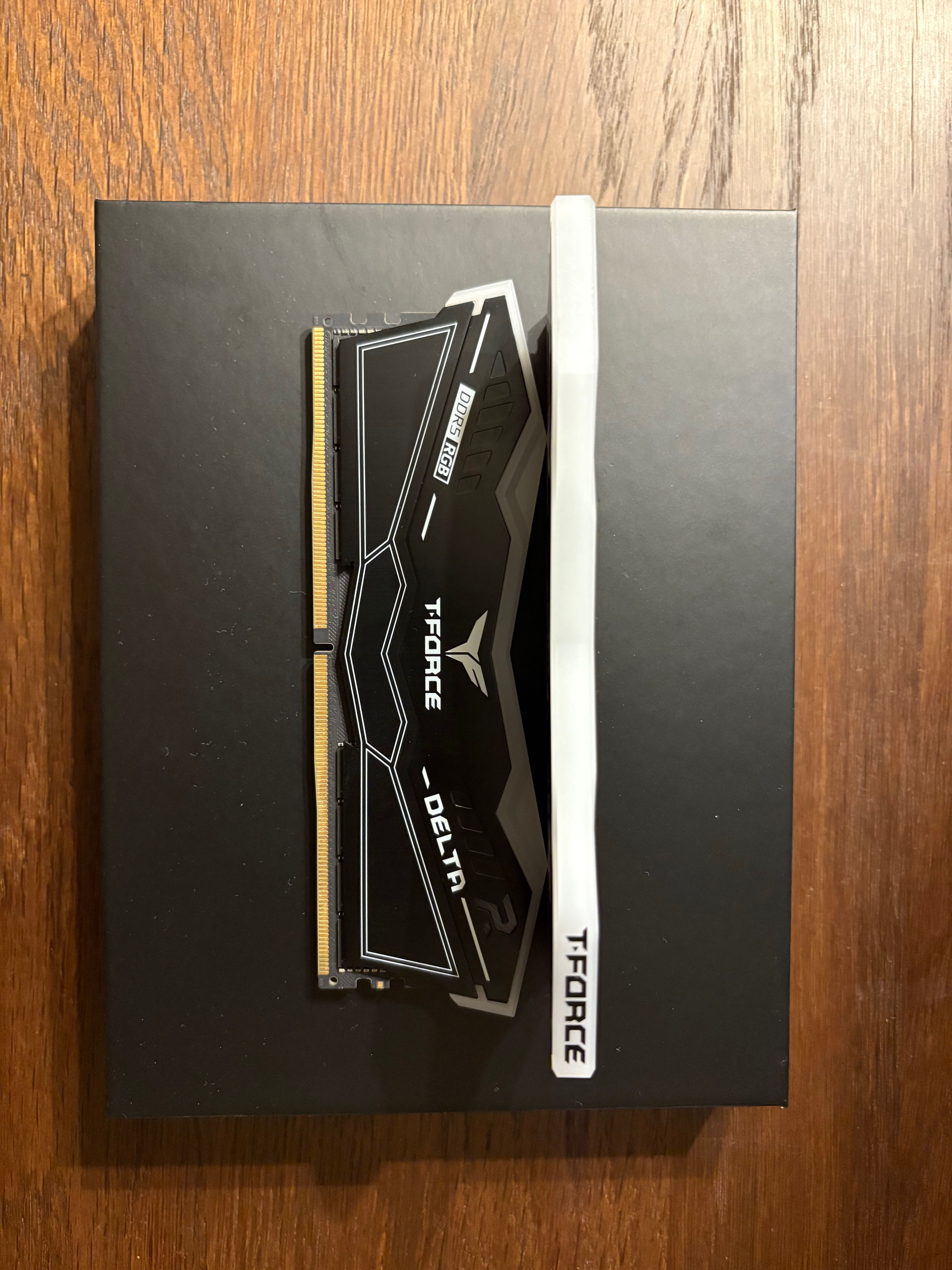 Memória RAM DDR5 TeamGroup T-Force Delta RGB 96GB 6800Mhz (NOVAS)