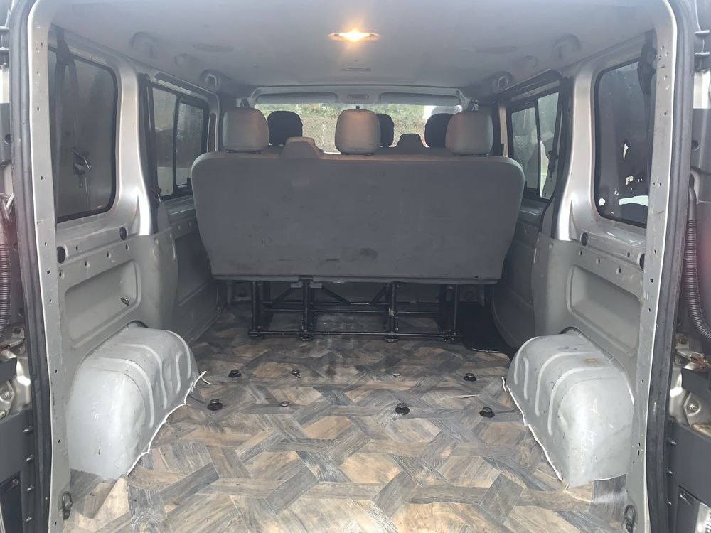 Nissan primastar 9 osbowy z klima 1.9 6 biegow (vivaro trafic)