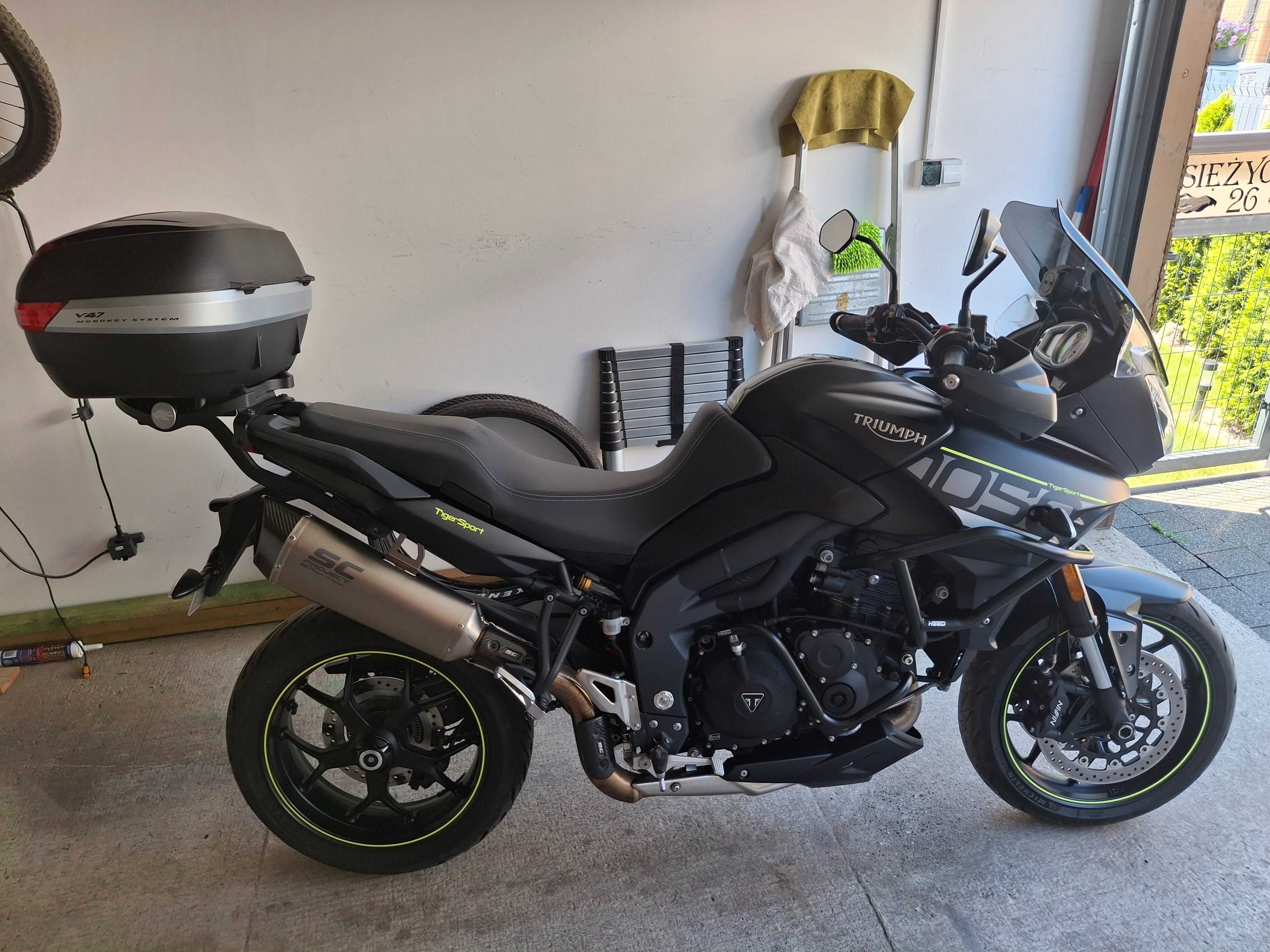 Triumph tiger sport 1050 salon pl