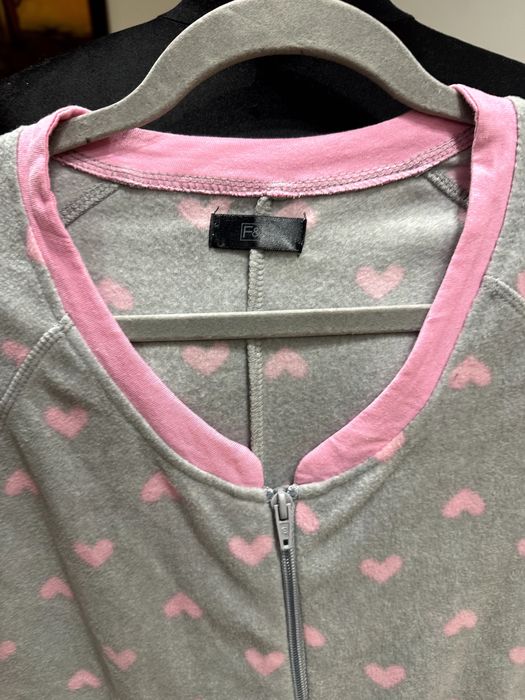 F & F pajac piżamka szara. w serduszka 20-22