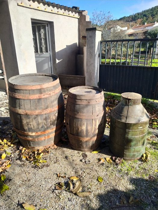 Barris/pipos e pote metálico