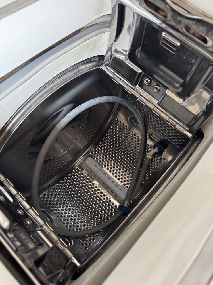 Стиральная машинка Indesit с вертикальной загрузкой