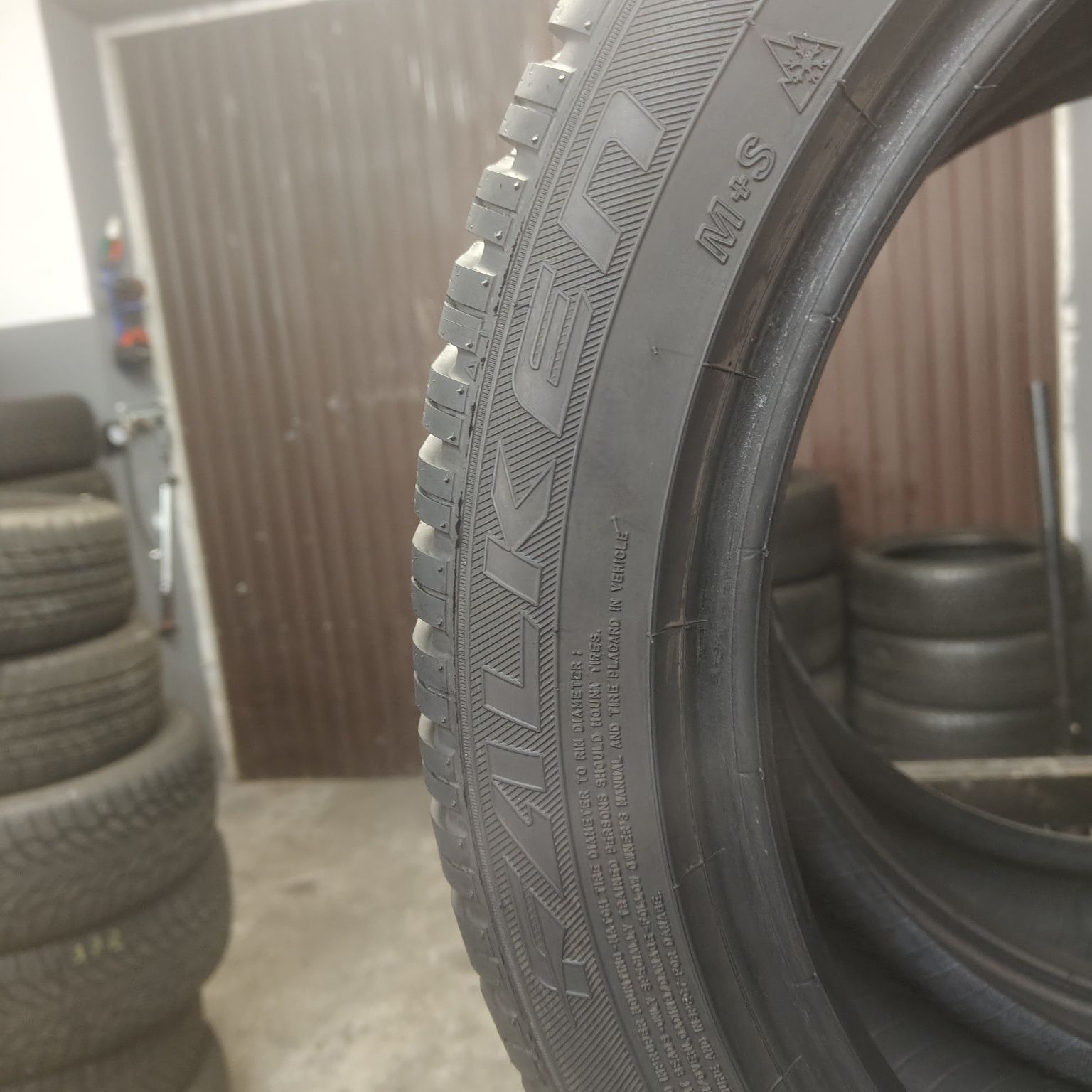 215/50/18 Sprzedam parę opon zimowych Falken