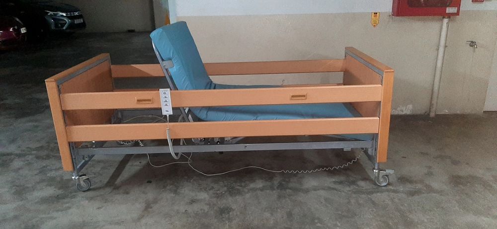 Cama articulada hospitalar elevatória elétrica