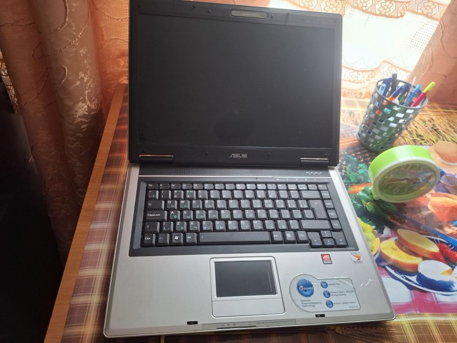 Настольный компьютер и ноутбук рабочие