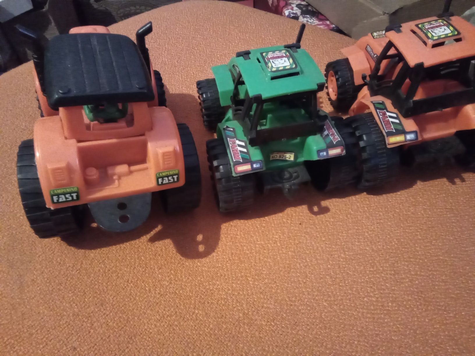 Трактор игрушка (остатки)