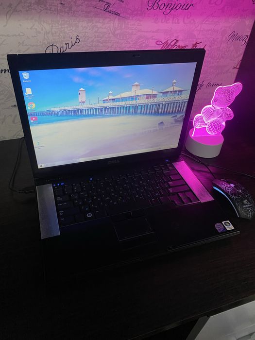 Ноутбук DELL працює