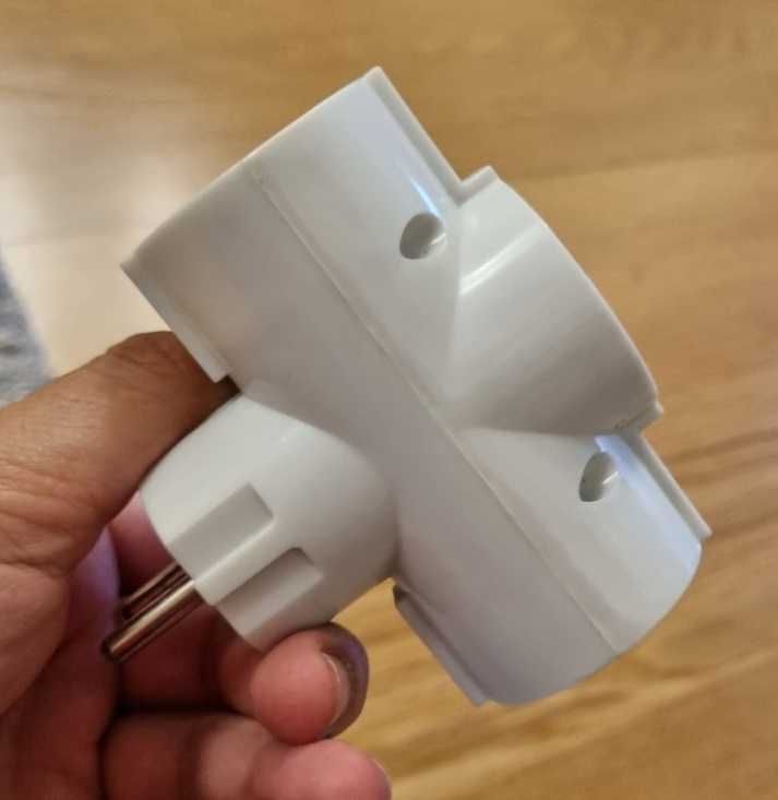 Tomada eléctrica tripla ou dupla