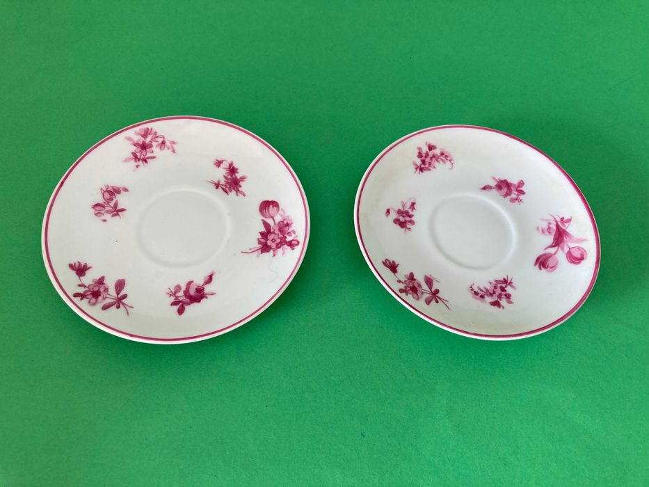 Lote de 2 Pires Porcelana da marca Vista Alegre Antigos