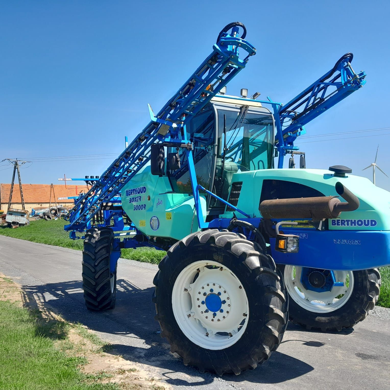 sprzedam opryskiwacz beryhoud boxer l l  3000l 28/24m