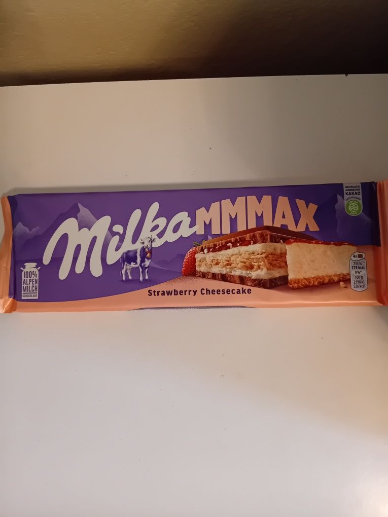 Zestaw 4 czekolad Milka MMMAX Strawberry Cheesecake 300g.