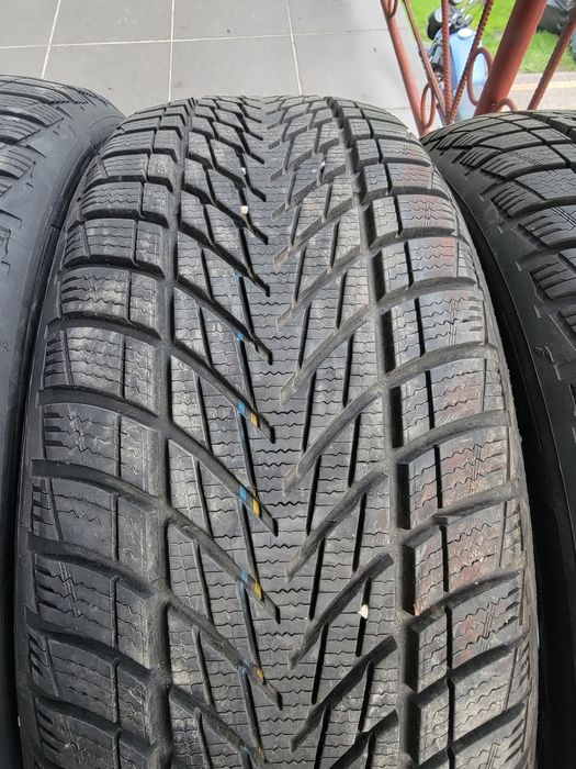 Komplet opon zimowych Goodyear 205/50 17