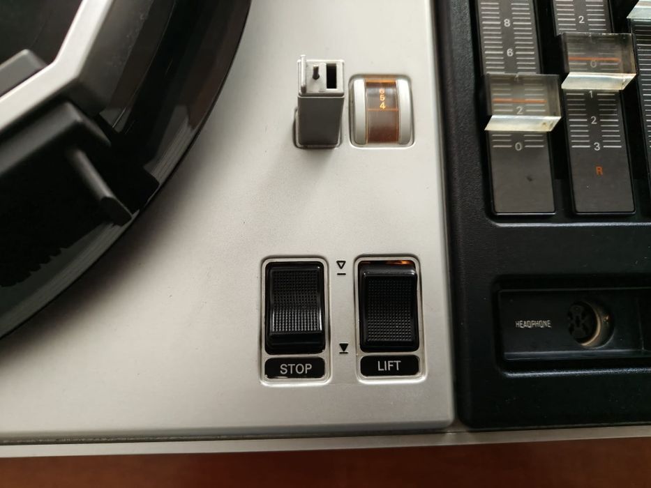 Gramofon Philips 827