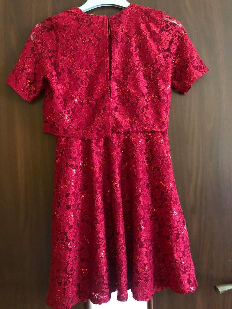Sukienka elegancka czerwona z koronki z cekinani  rozmiar 152
