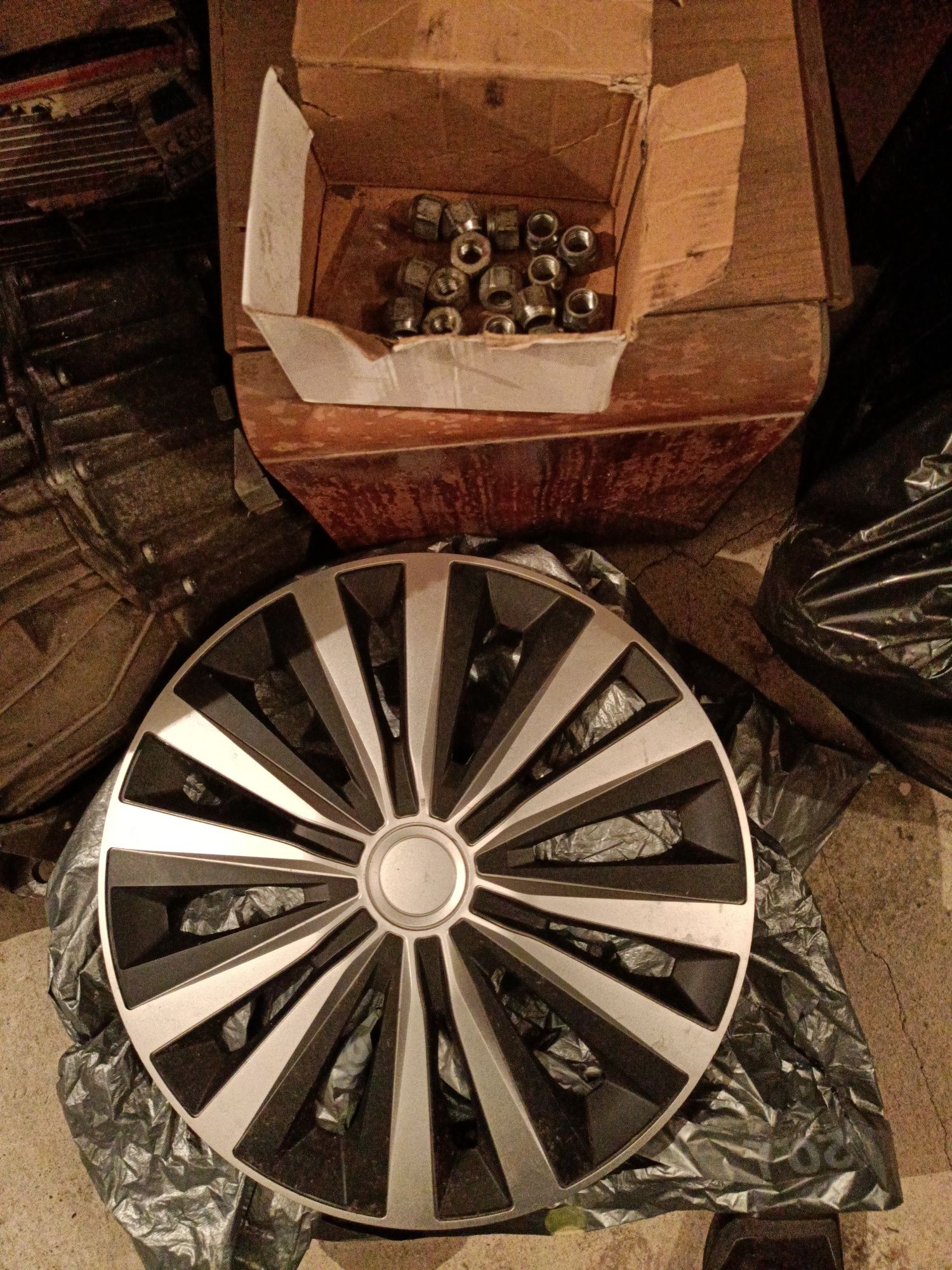 Koła 205/55 R16 felgi stalowe+opony zimowe 2021r.+kołpaki+nakretki