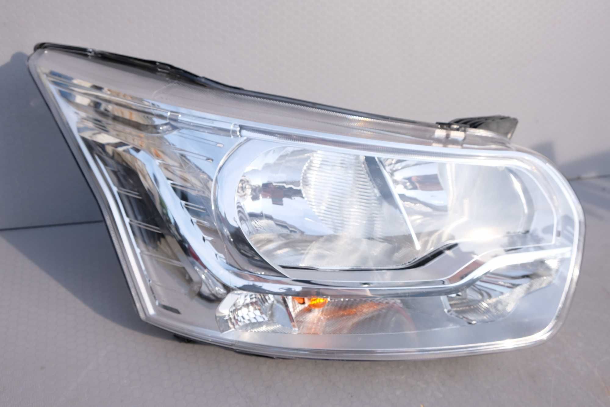 Lampa prawy przód Ford Transit mk8